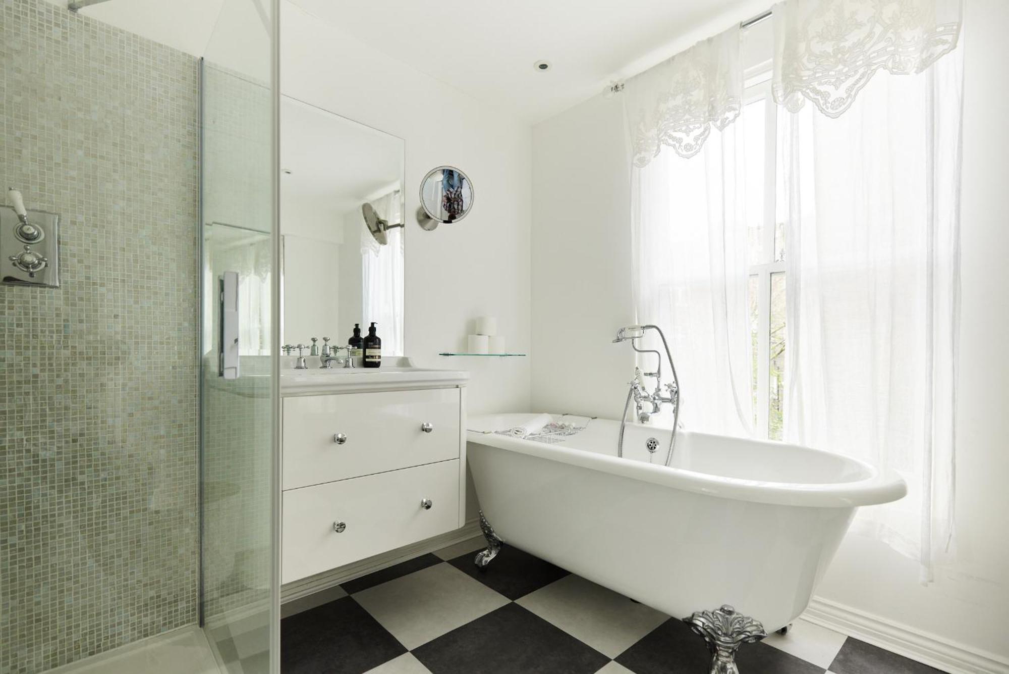 The Designers Suite Kensington - Stylish 1Bdr Flat لندن المظهر الخارجي الصورة